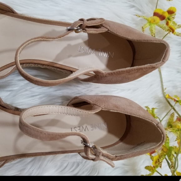 NINE WEST Cream And Tan Espadrilles Wedge Heel Sandals SIZE 9.5 M. - Picture 13 of 16